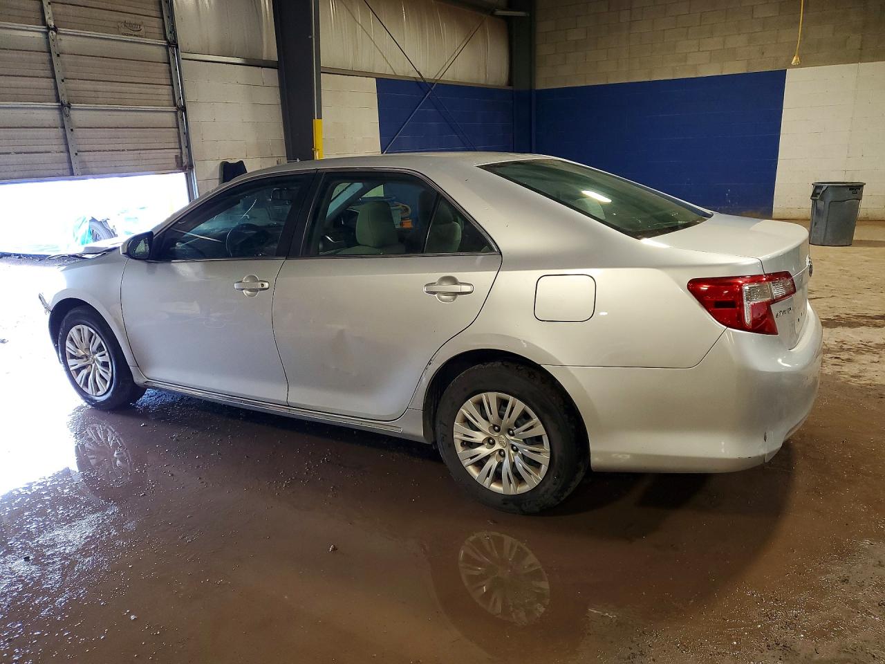 2013 TOYOTA CAMRY LE photo 3