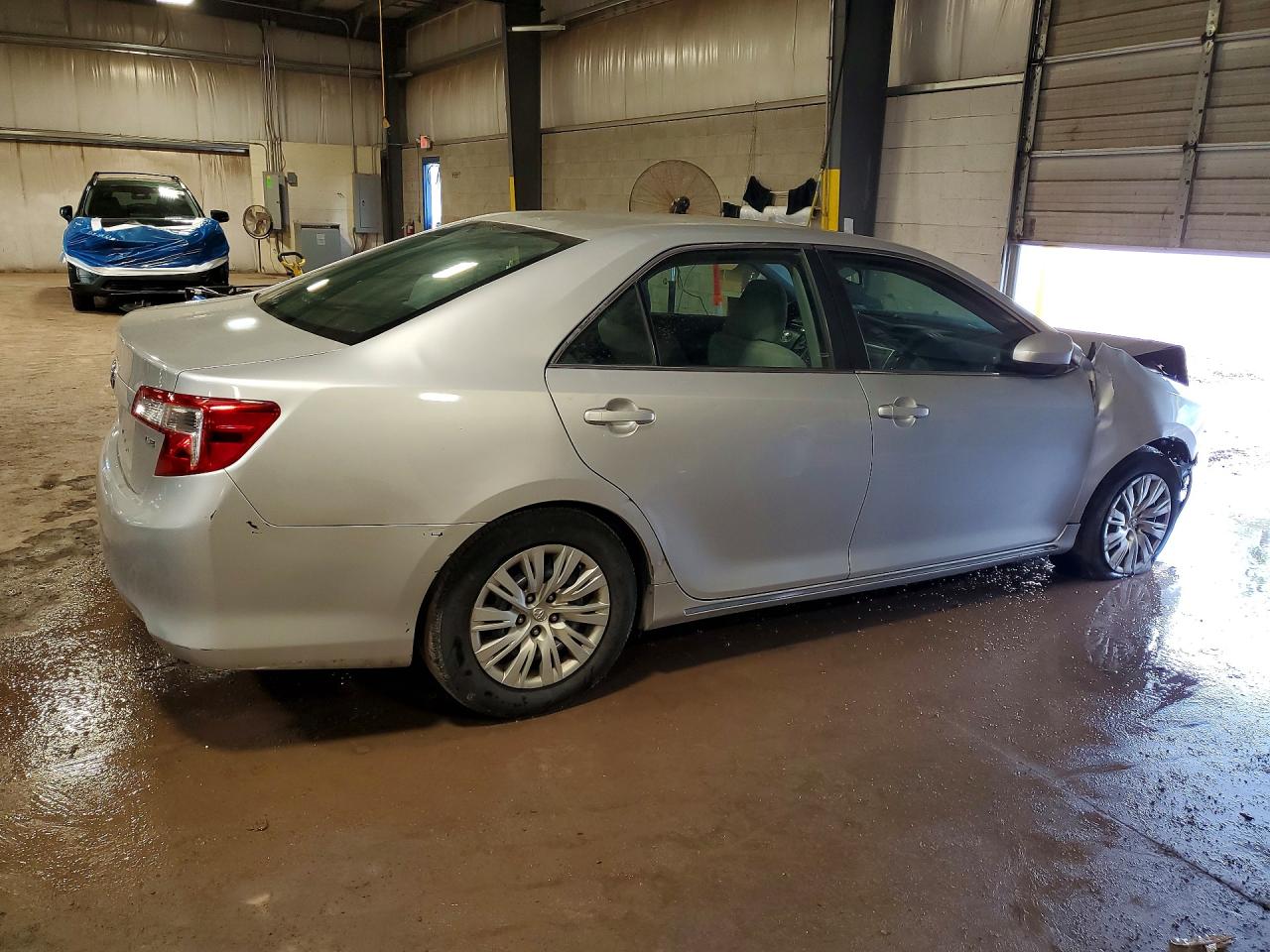 2013 TOYOTA CAMRY LE photo 5