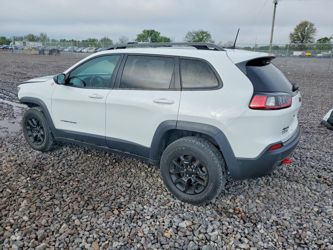 2019 JEEP CHEROKEE TRAILHAWK photo 2