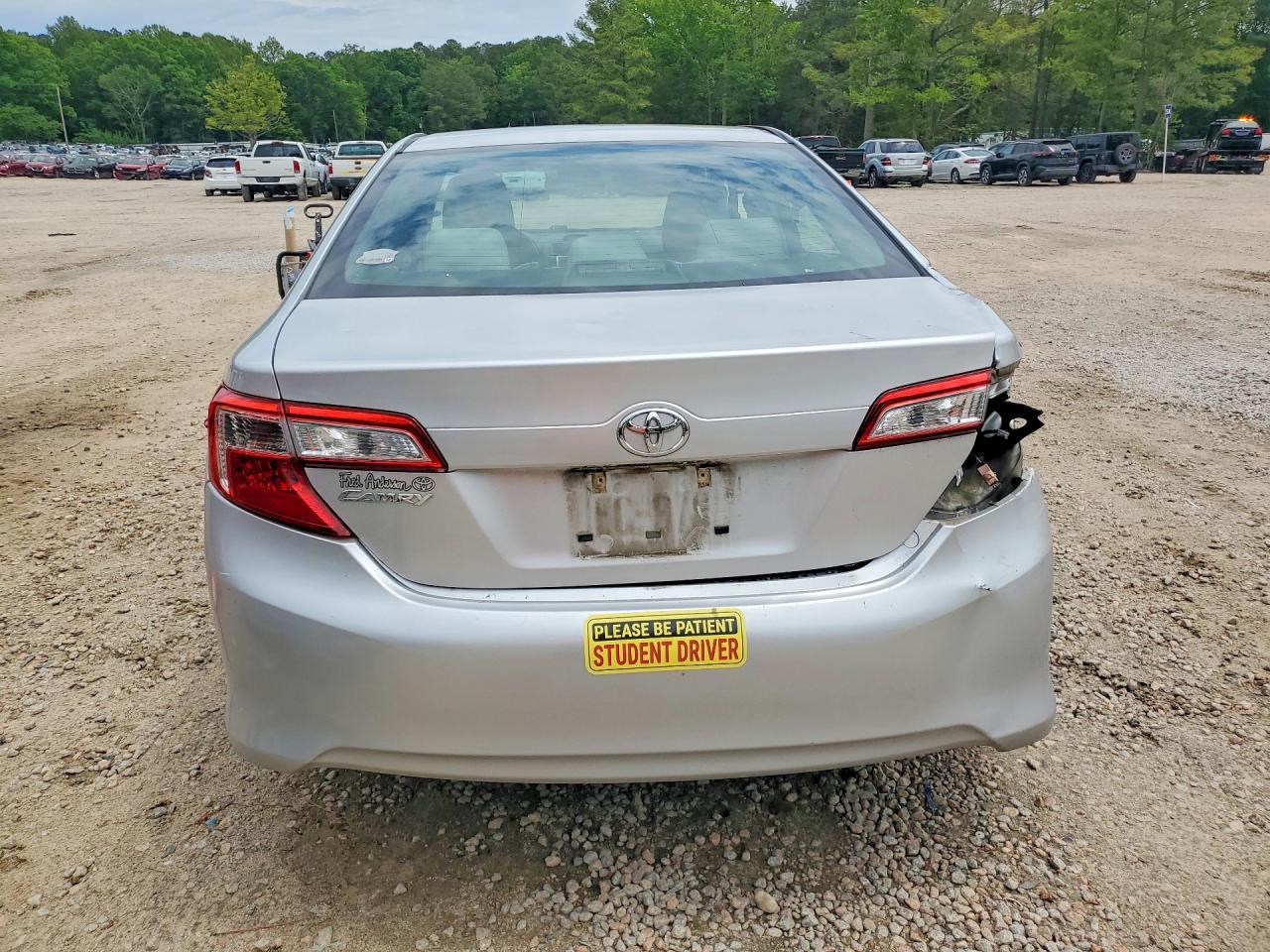 2014 TOYOTA CAMRY L photo 6
