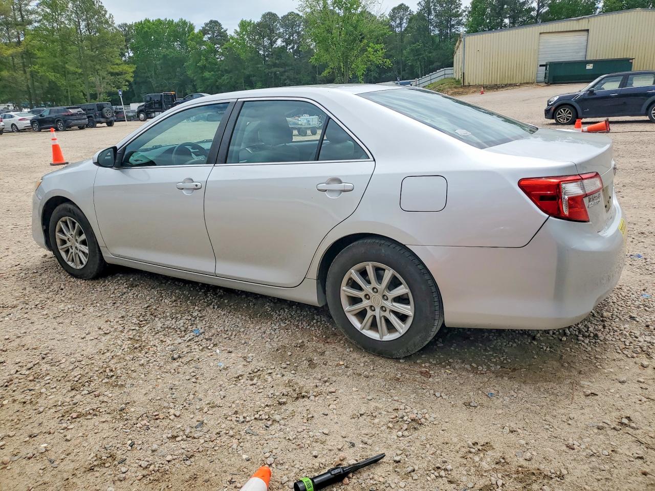2014 TOYOTA CAMRY L photo 2
