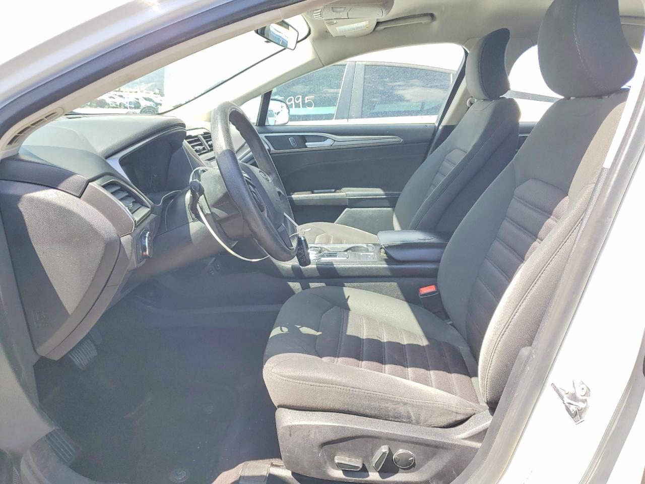2017 FORD FUSION SE photo 13