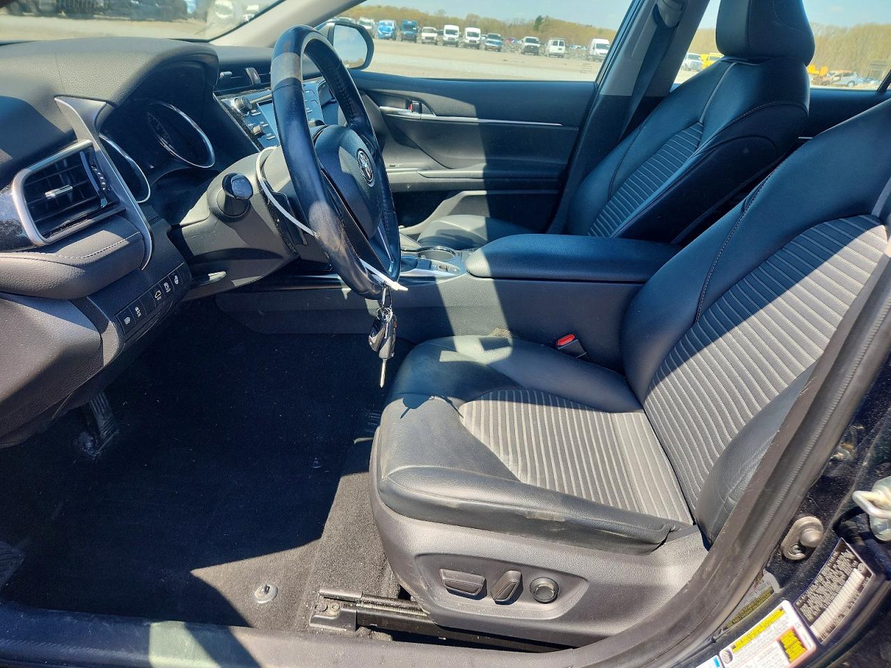2020 TOYOTA CAMRY SE photo 19