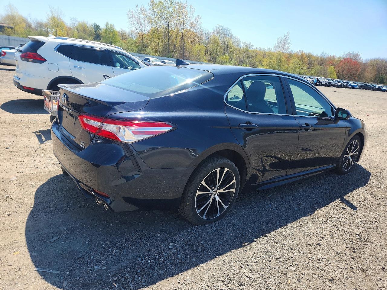 2020 TOYOTA CAMRY SE photo 7