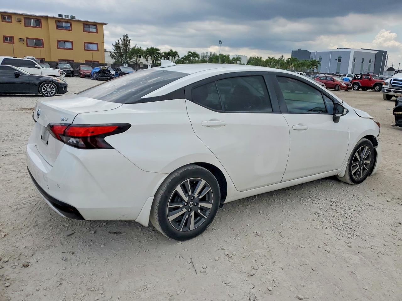 2020 NISSAN VERSA SV photo 7