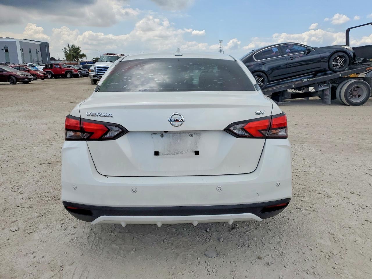 2020 NISSAN VERSA SV photo 16
