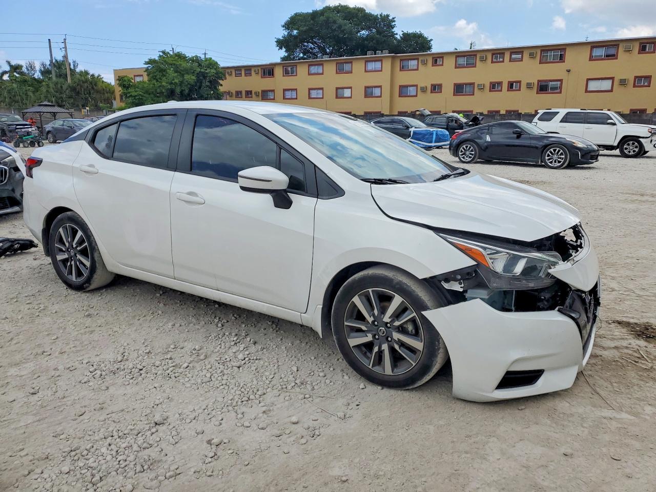 2020 NISSAN VERSA SV photo 10