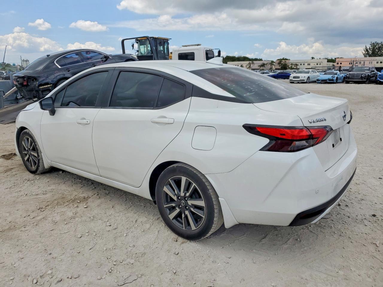 2020 NISSAN VERSA SV photo 4