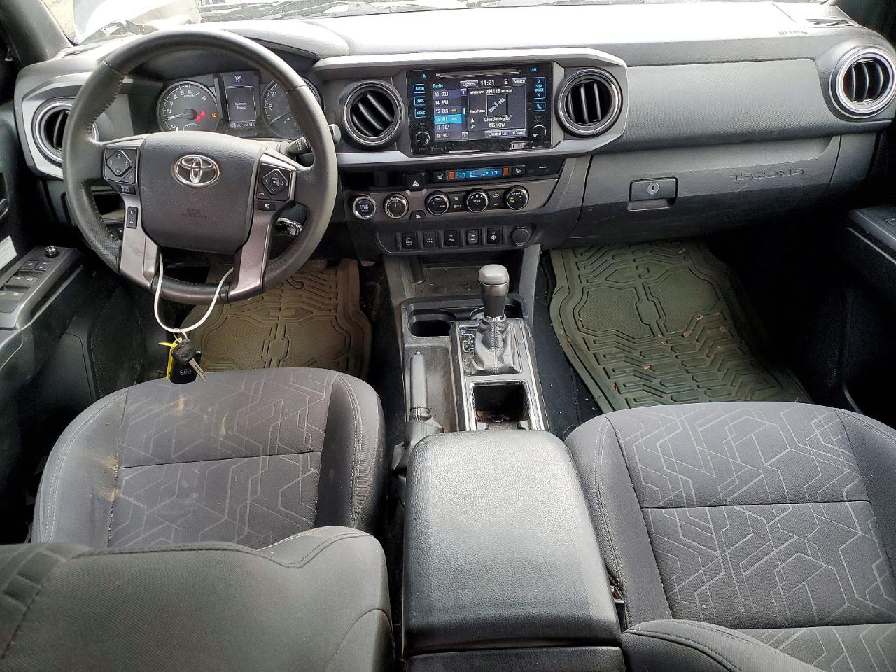 2017 TOYOTA TACOMA photo 8