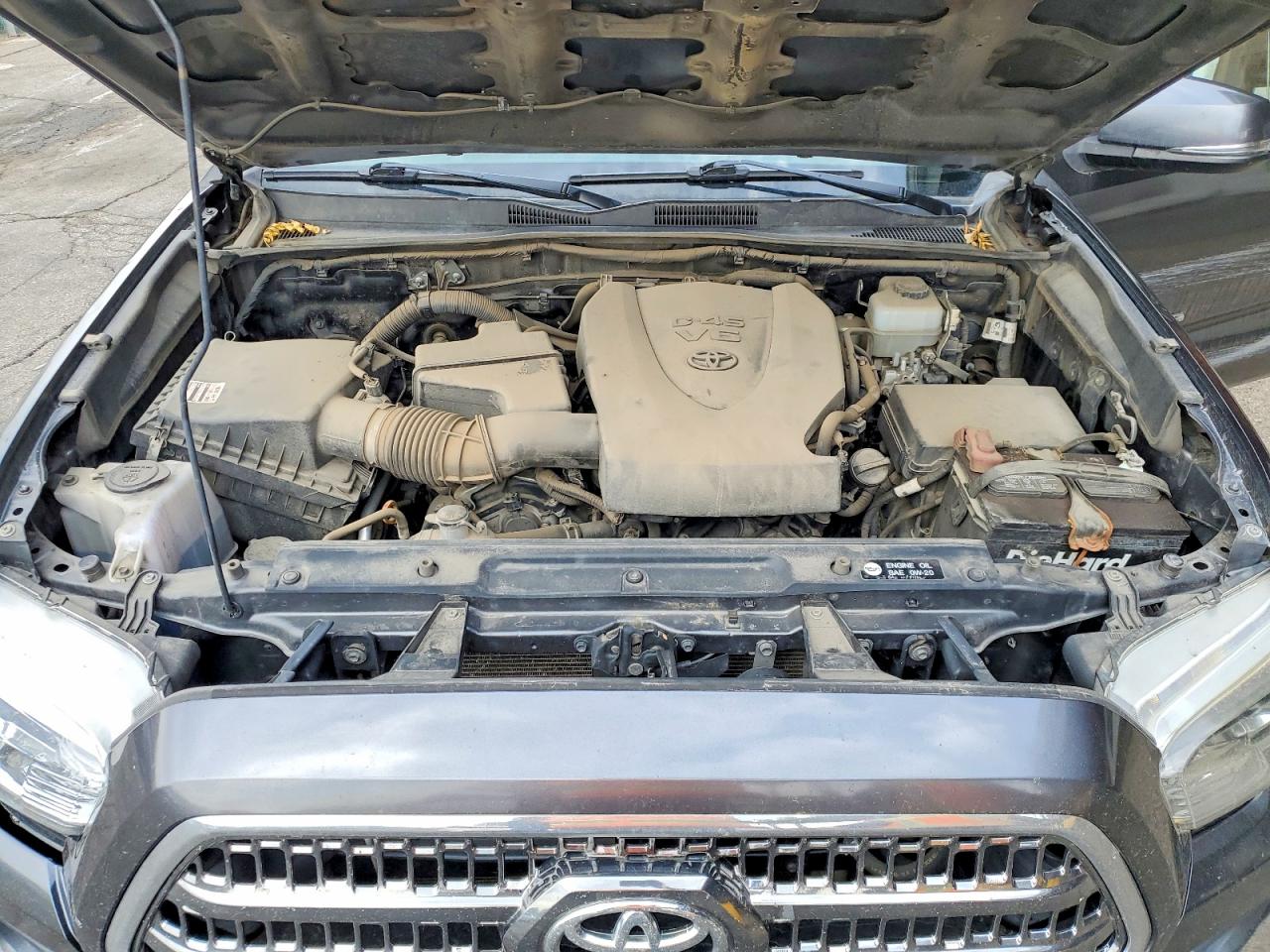 2017 TOYOTA TACOMA photo 11