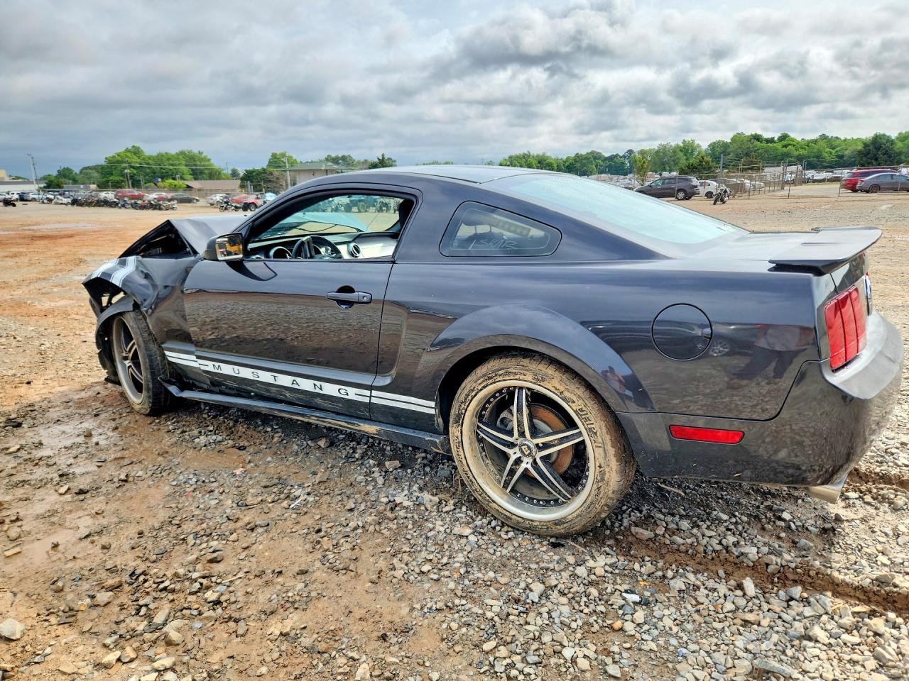 2008 FORD MUSTANG photo 3