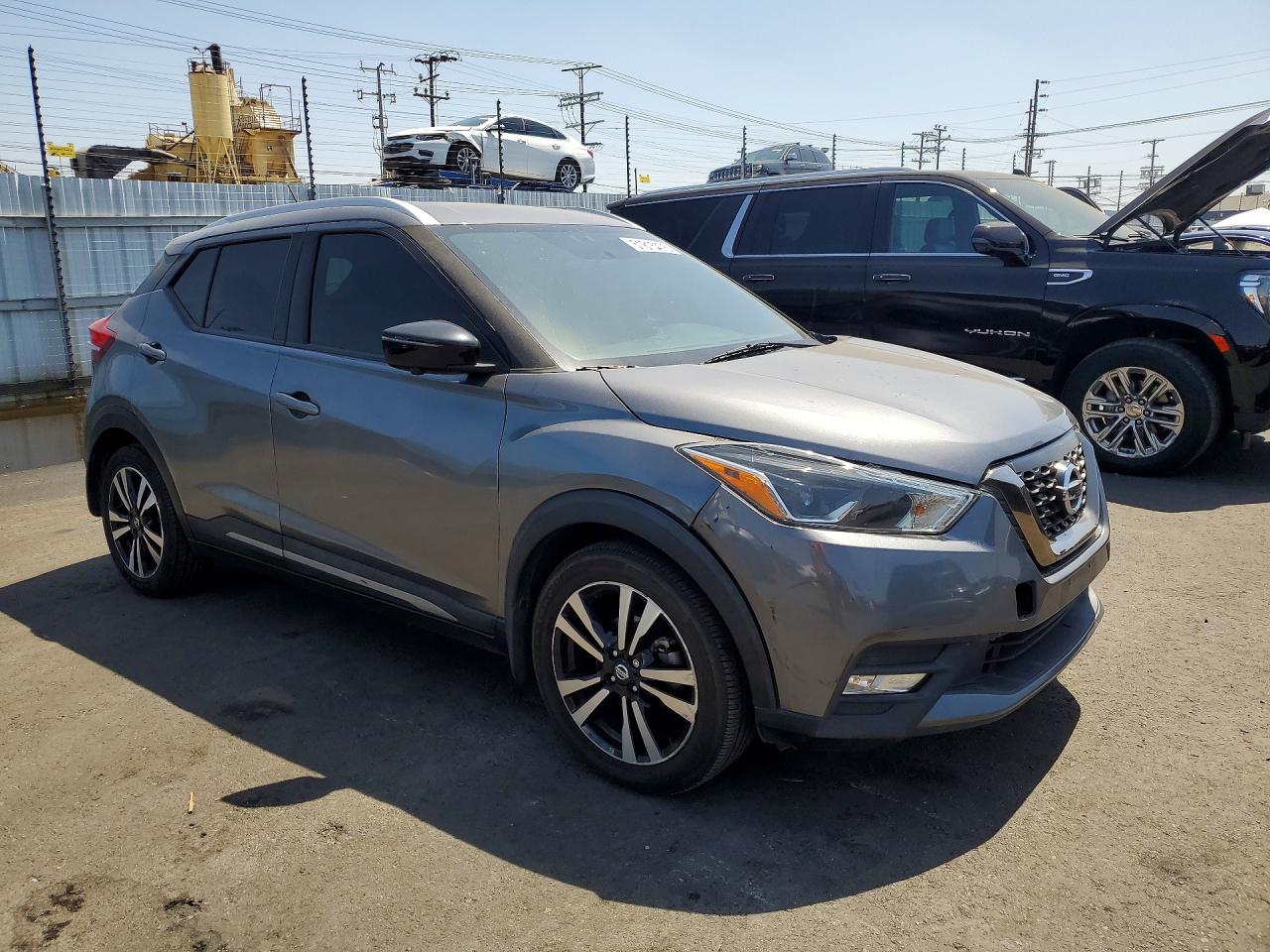2019 NISSAN KICKS SR photo 4