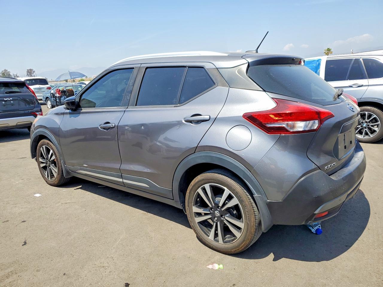 2019 NISSAN KICKS SR photo 2