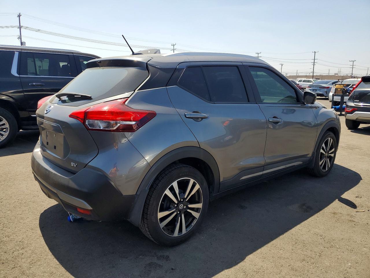 2019 NISSAN KICKS SR photo 3