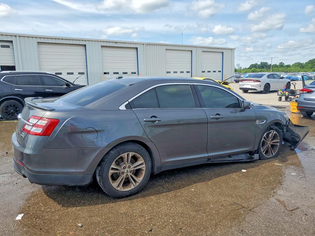 2015 FORD TAURUS SEL photo 7