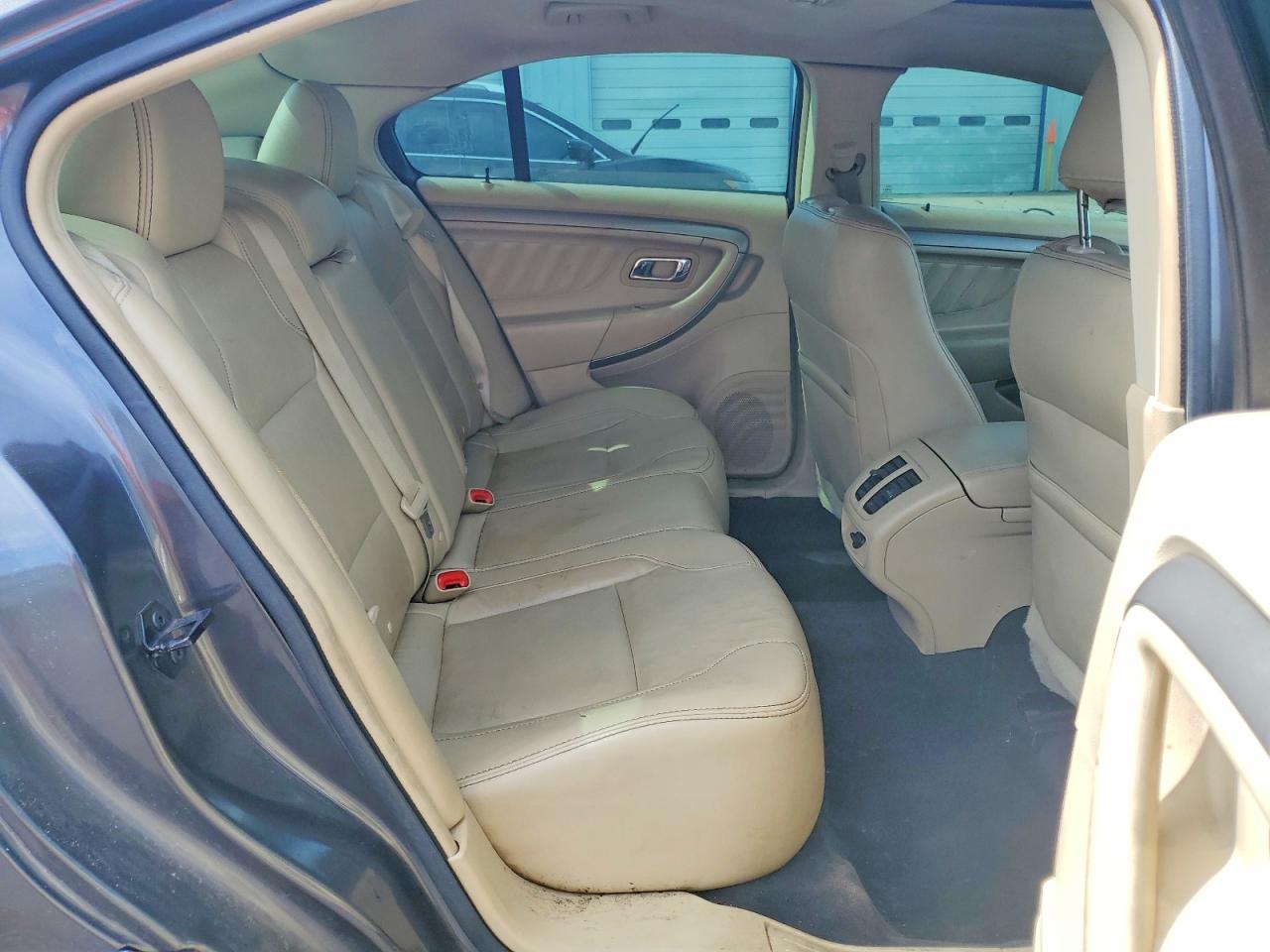 2015 FORD TAURUS SEL photo 28