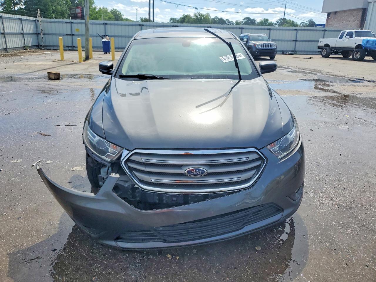 2015 FORD TAURUS SEL photo 13