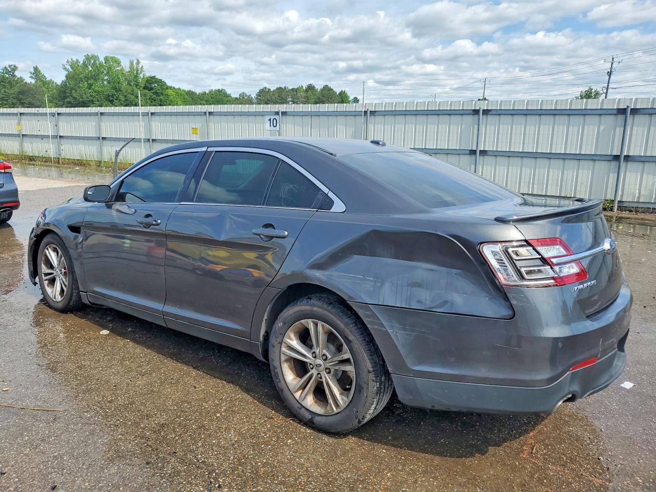 2015 FORD TAURUS SEL photo 4