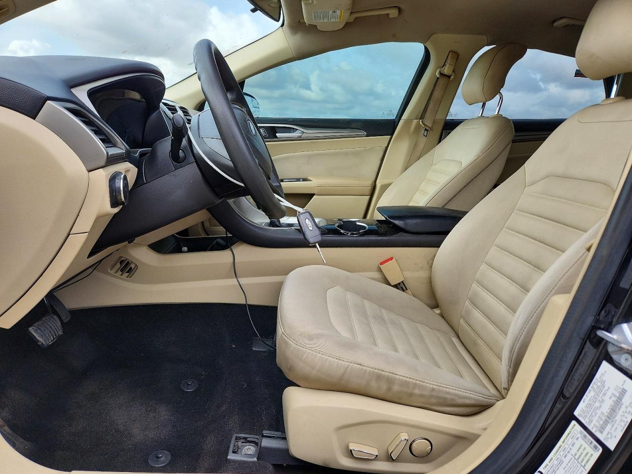 2014 FORD FUSION SE photo 19