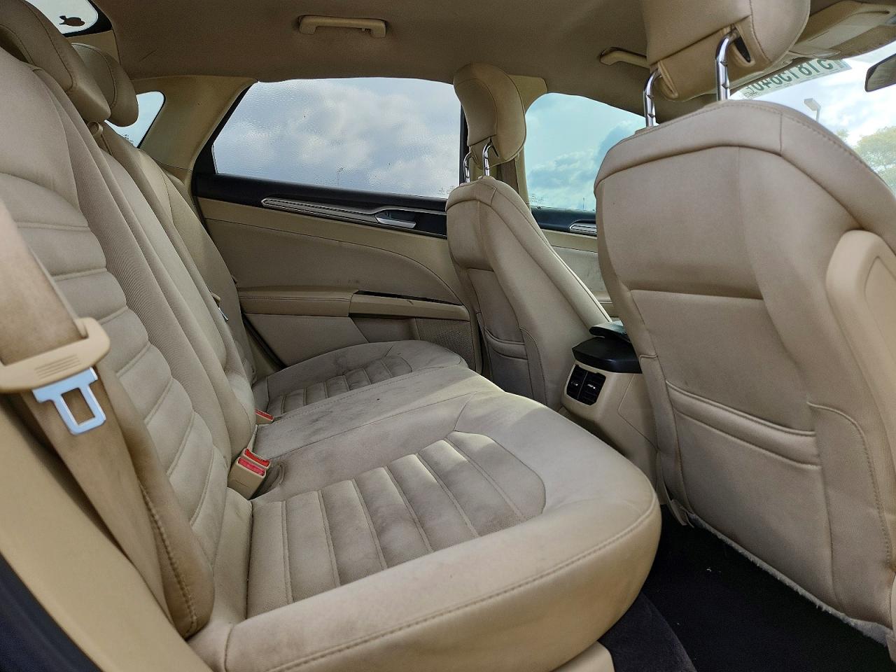 2014 FORD FUSION SE photo 28