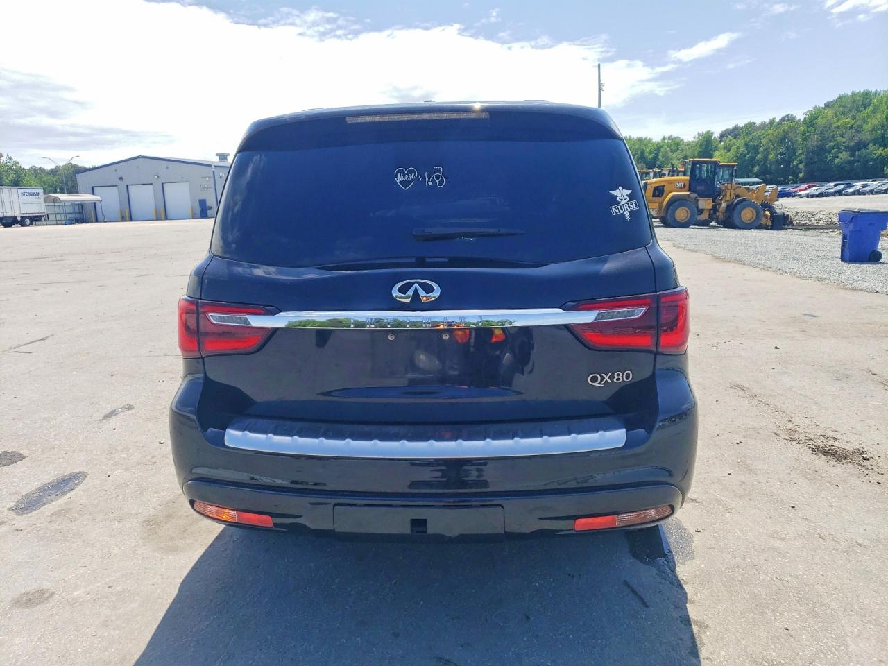 2019 INFINITI QX80 LUXE photo 16