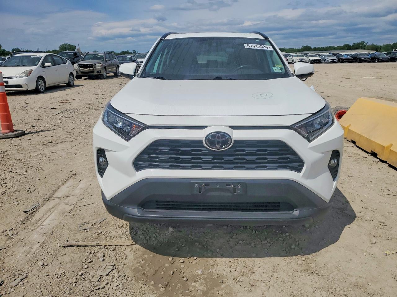 2019 TOYOTA RAV4 XLE photo 13