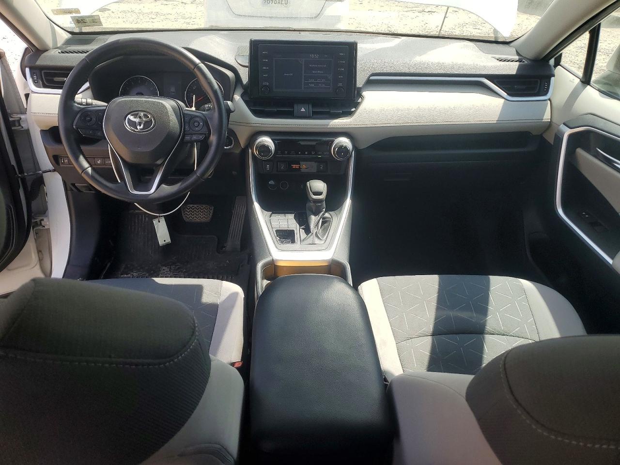 2019 TOYOTA RAV4 XLE photo 22