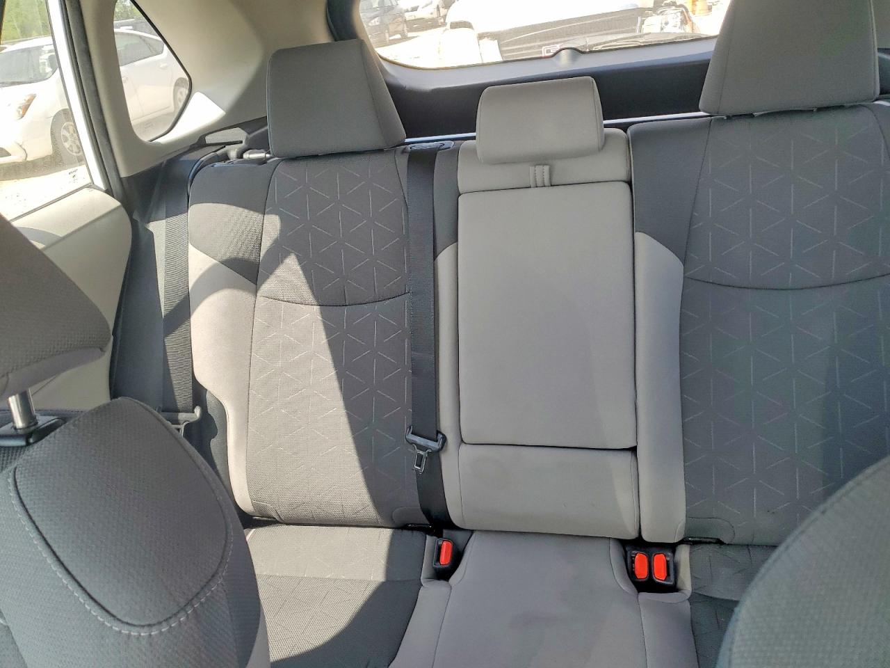 2019 TOYOTA RAV4 XLE photo 28