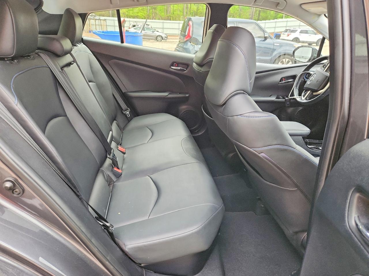 2017 TOYOTA PRIUS FOUR TOURING photo 28