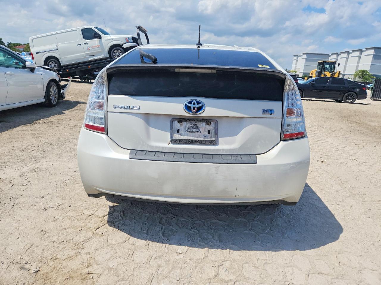 2010 TOYOTA PRIUS photo 11