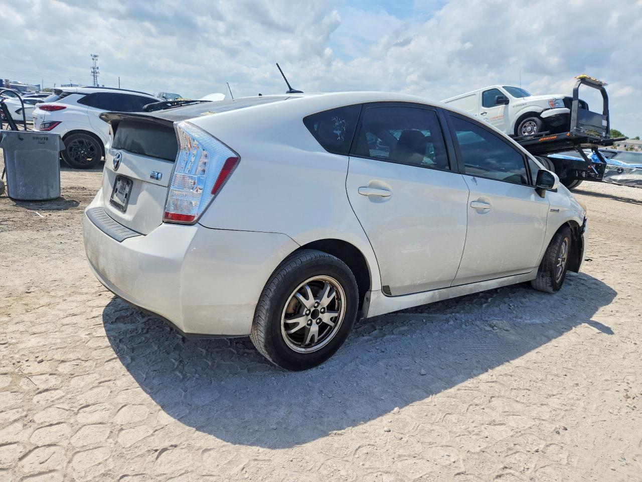2010 TOYOTA PRIUS photo 5