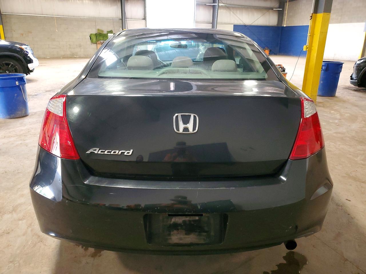 2009 HONDA ACCORD LX photo 16