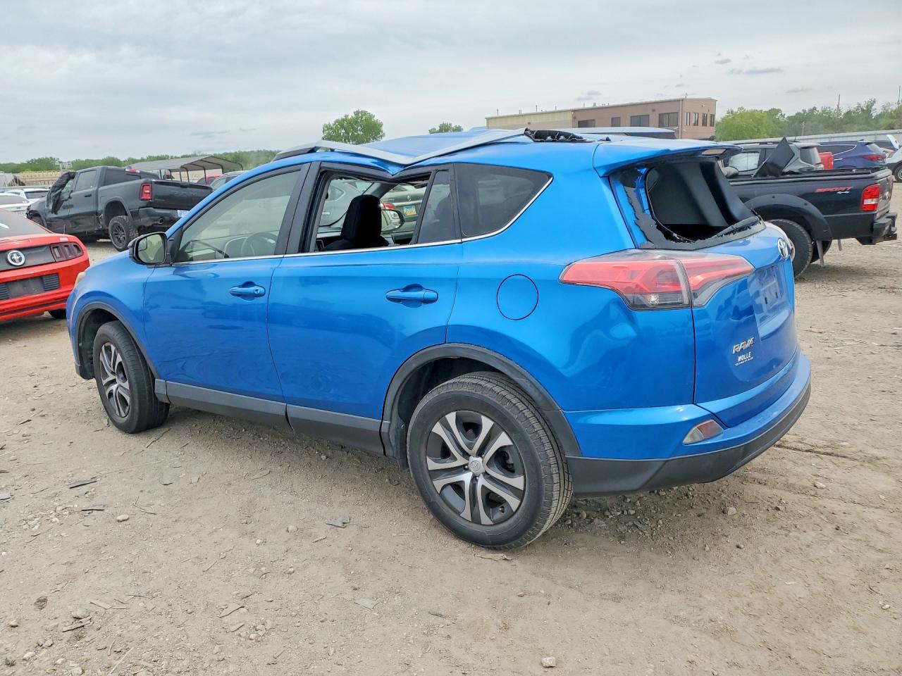 2017 TOYOTA RAV4 LE photo 4