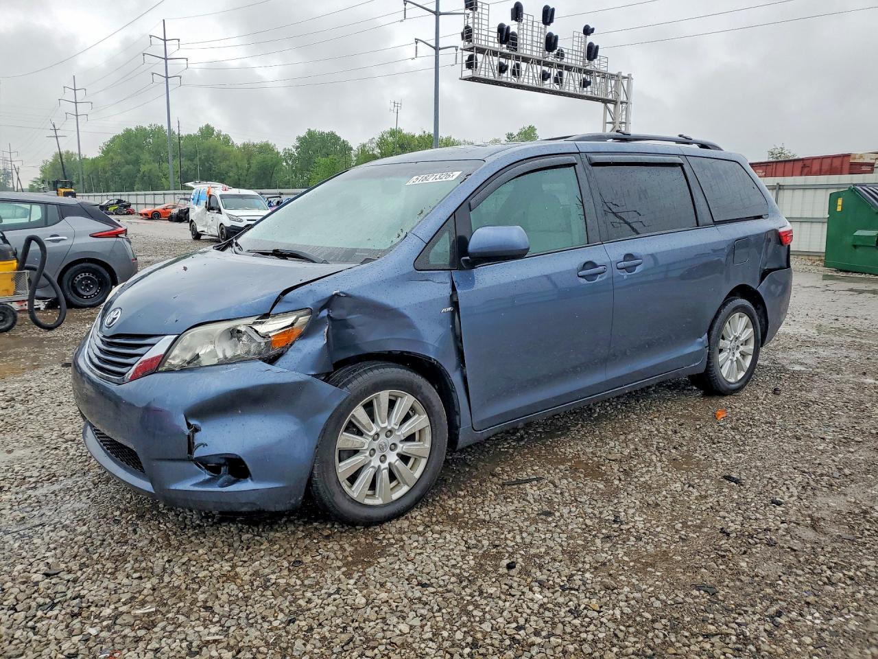 2017 TOYOTA SIENNA