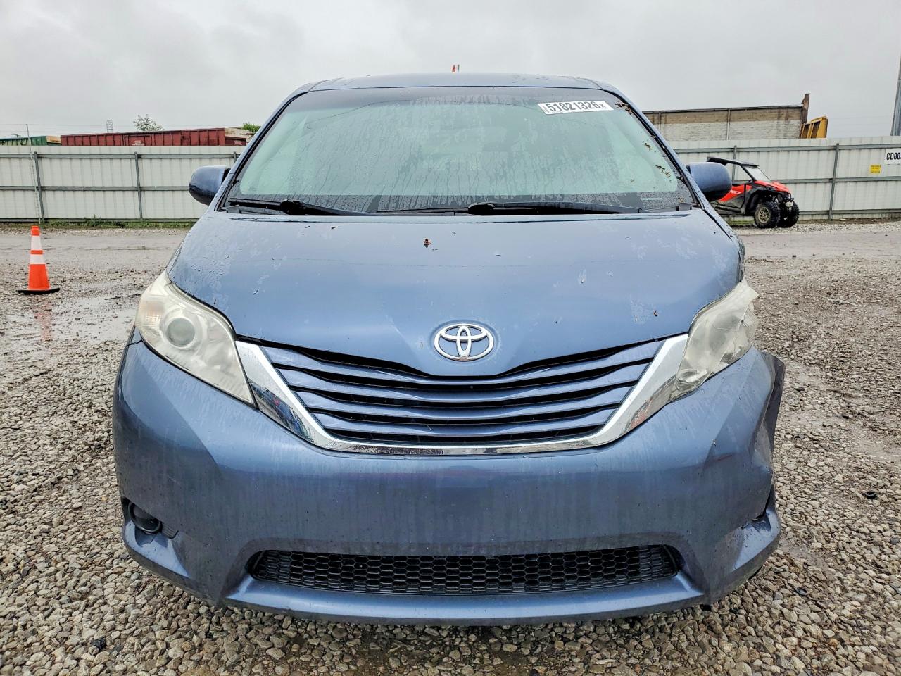 2017 TOYOTA SIENNA LE photo 9
