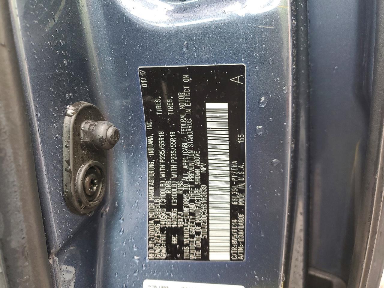 2017 TOYOTA SIENNA LE photo 25