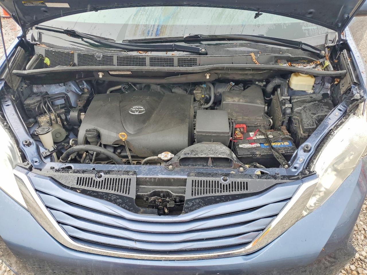2017 TOYOTA SIENNA LE photo 23
