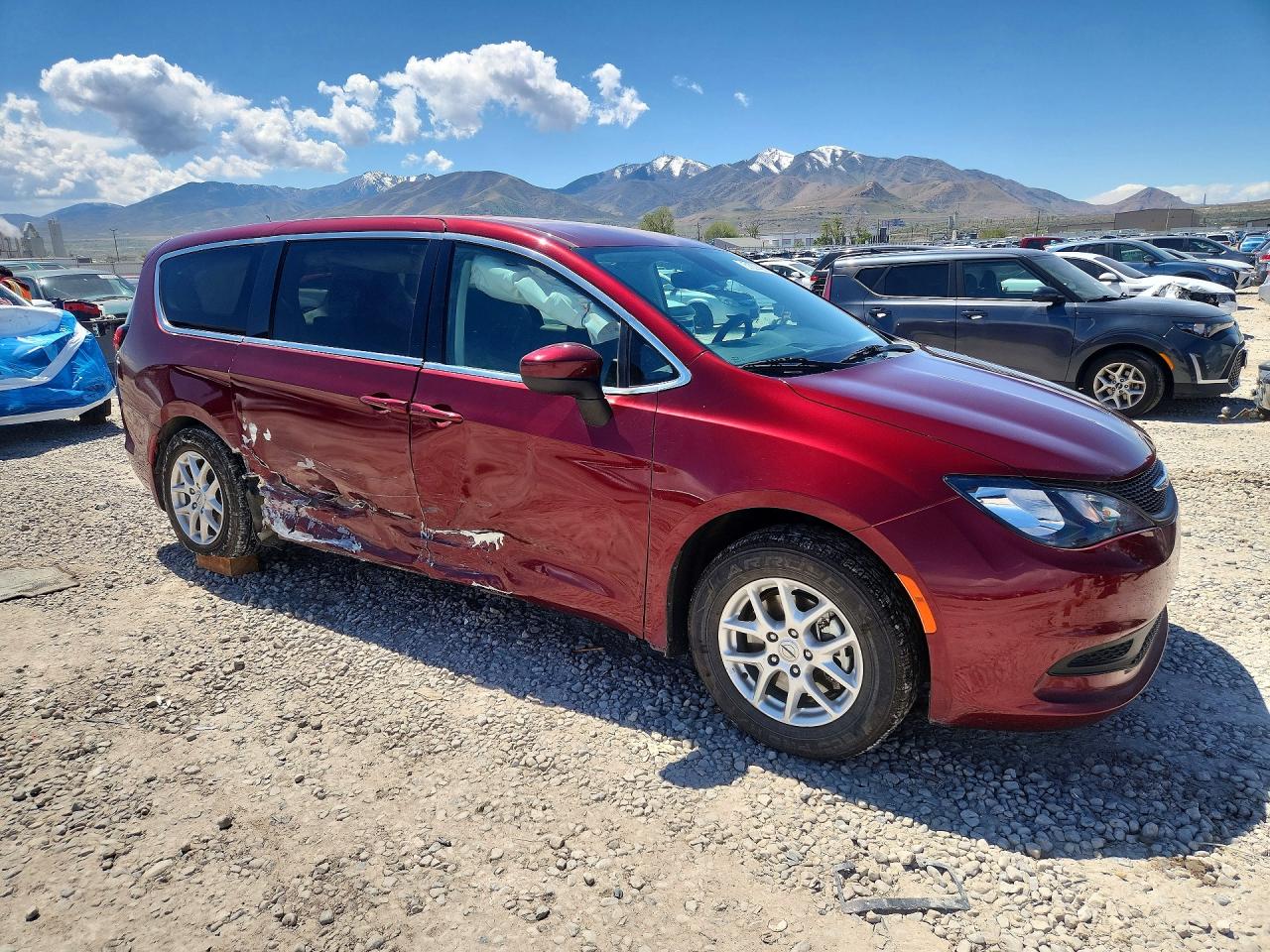 2023 CHRYSLER VOYAGER LX photo 4