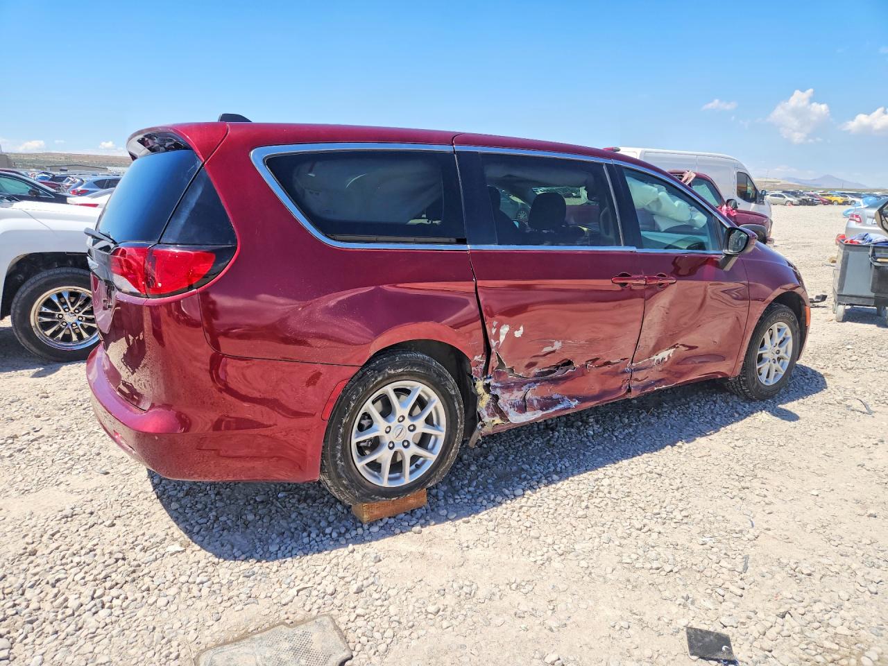 2023 CHRYSLER VOYAGER LX photo 3