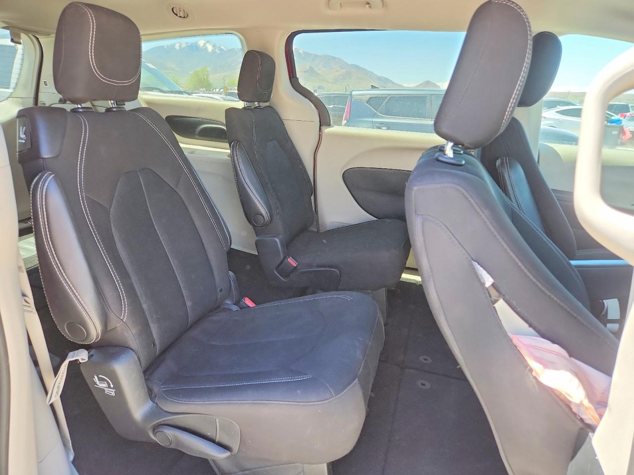 2023 CHRYSLER VOYAGER LX photo 11