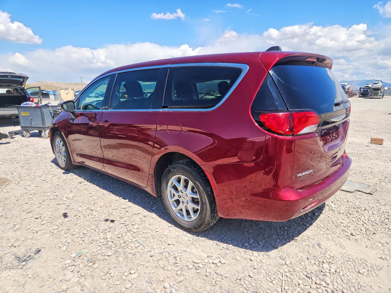 2023 CHRYSLER VOYAGER LX photo 2