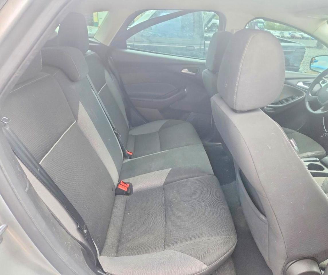 2014 FORD FOCUS SE photo 19