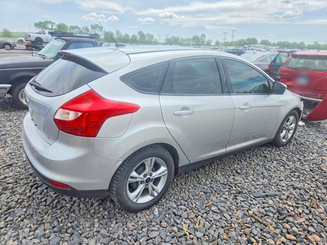 2014 FORD FOCUS SE photo 5