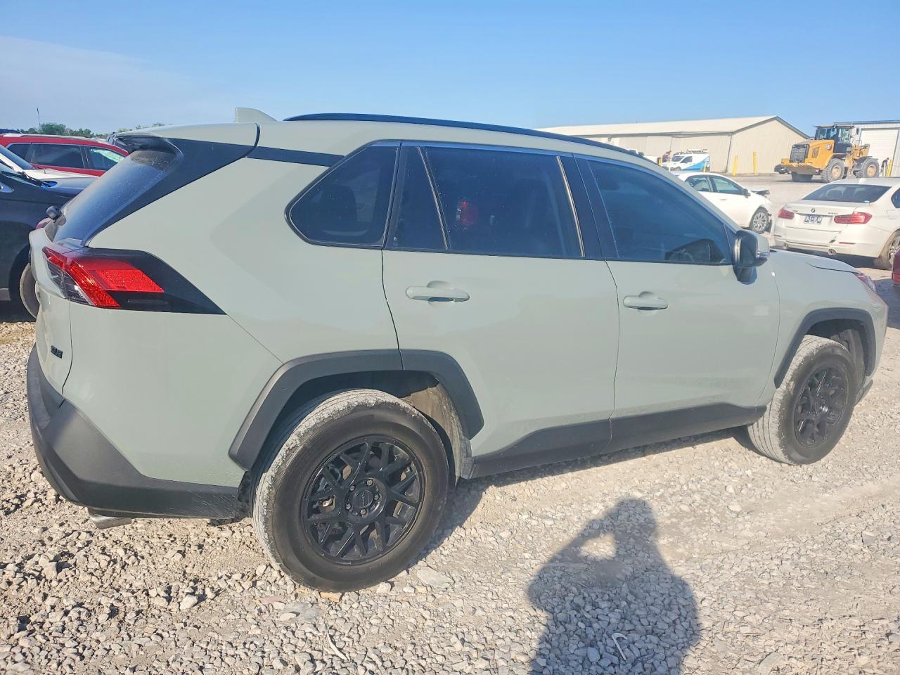 2022 TOYOTA RAV4 XLE photo 5