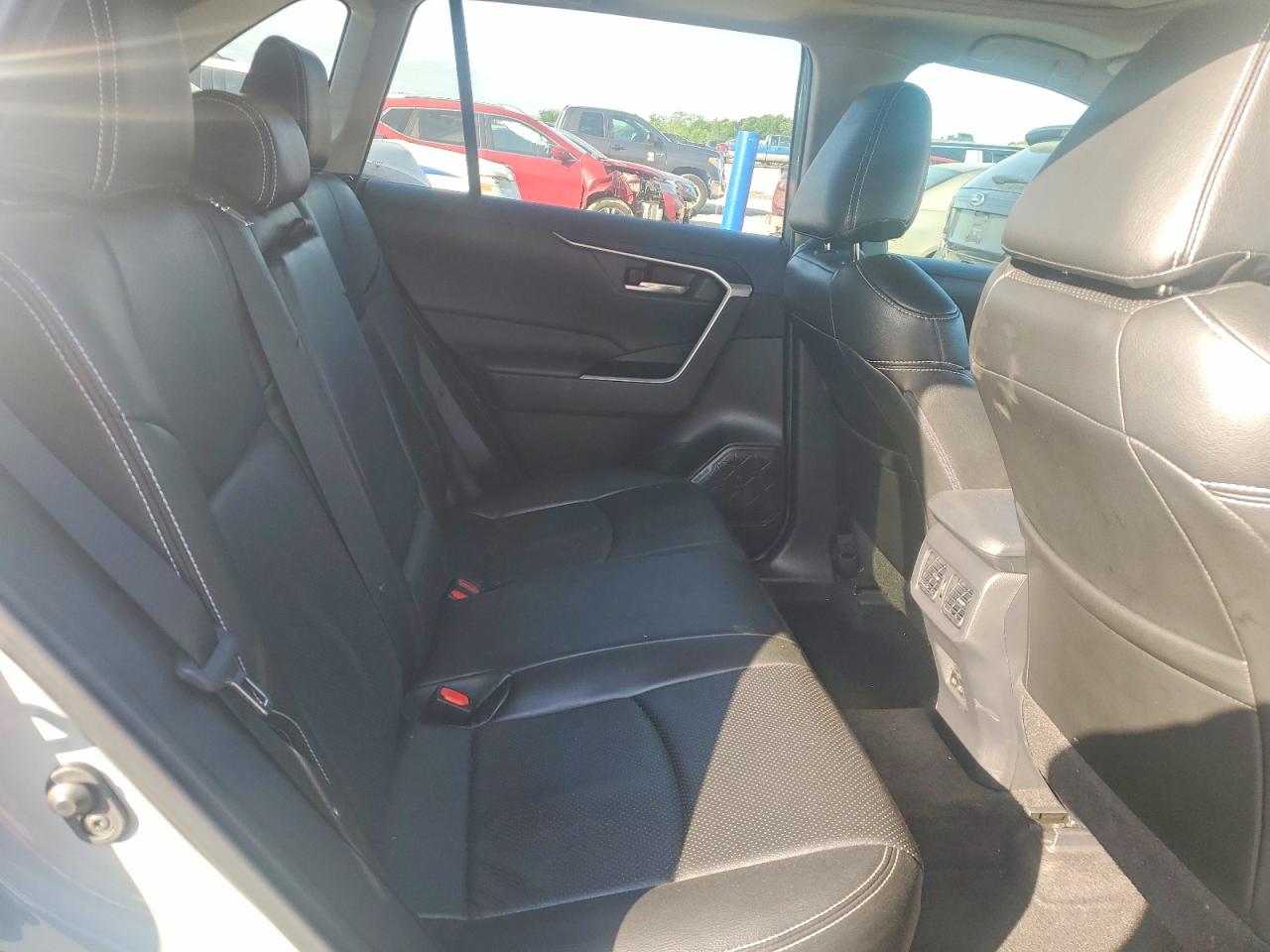 2022 TOYOTA RAV4 XLE photo 21