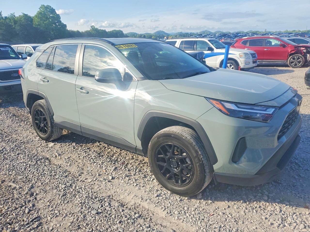 2022 TOYOTA RAV4 XLE photo 7