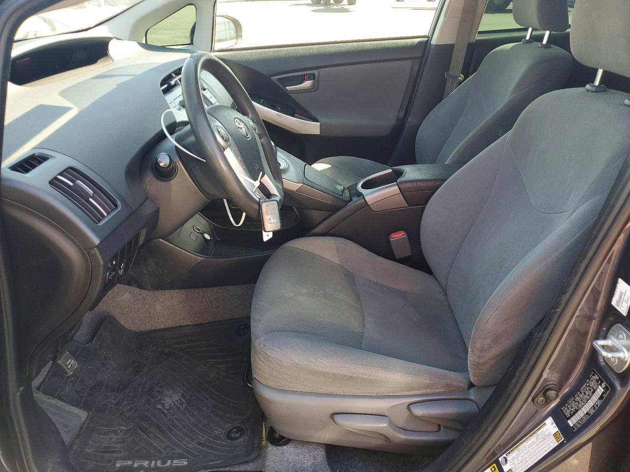 2015 TOYOTA PRIUS TWO photo 7