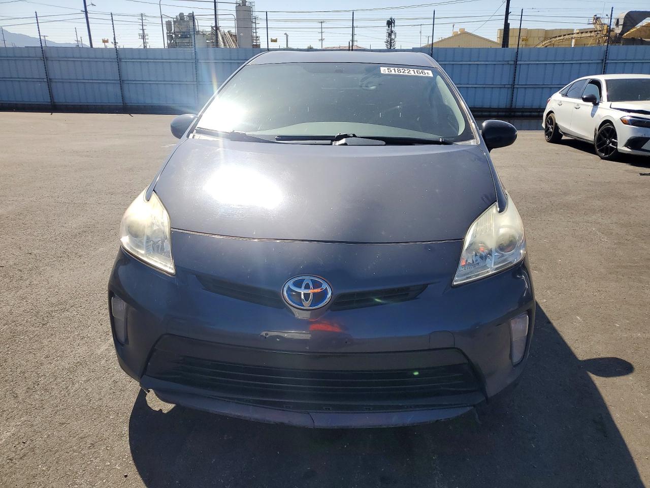 2015 TOYOTA PRIUS TWO photo 5