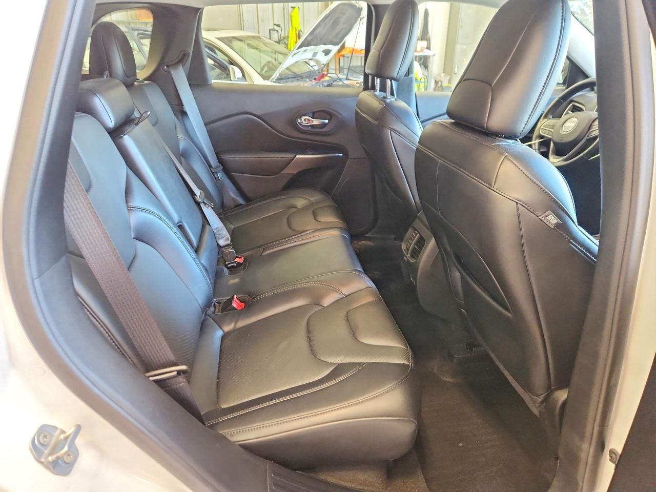 2021 JEEP CHEROKEE LATITUDE LUX photo 10