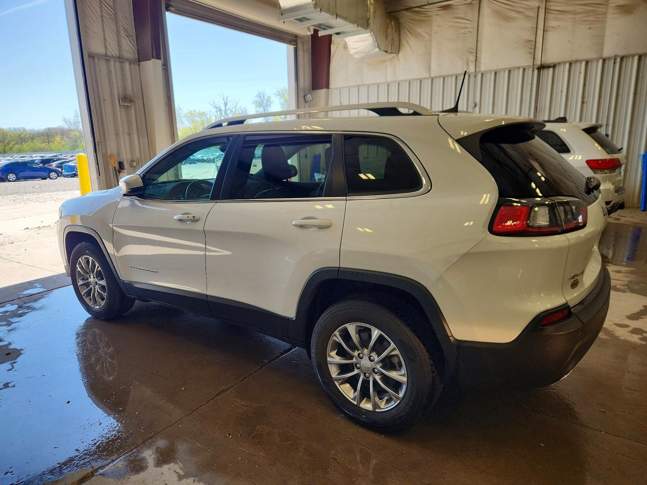 2021 JEEP CHEROKEE LATITUDE LUX photo 2